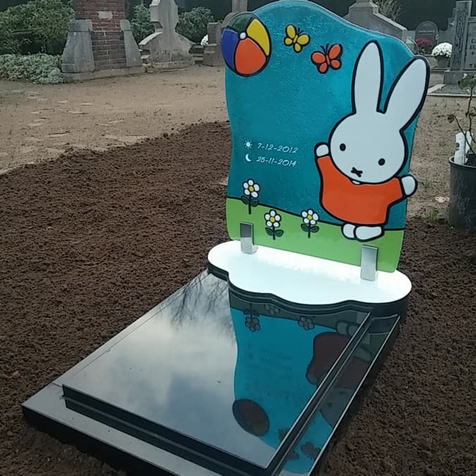 Kinder monument glasfusing Nijntje