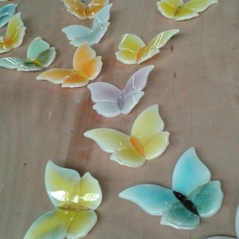 Grafsteen met vlinders